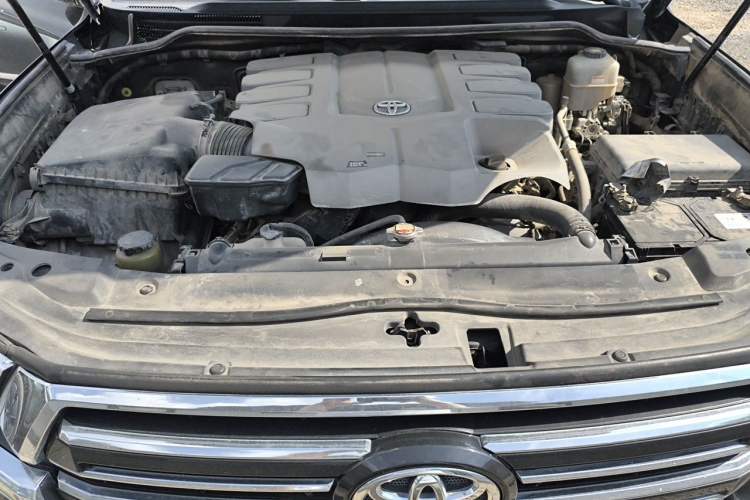 Used Toyota Land Cruiser 2016 4.6L GX-R Middle East Engine Bay