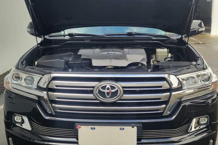 Used Toyota Land Cruiser 2016 4.6L GX-R Middle East Engine Bay