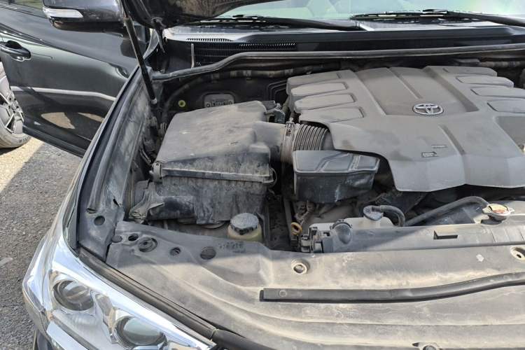 Used Toyota Land Cruiser 2016 4.6L GX-R Middle East Engine Bay Right