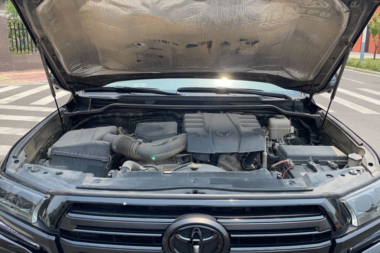 Used Toyota Land Cruiser 2016 4.0L Automatic Transmission Middle East Version Engine Bay