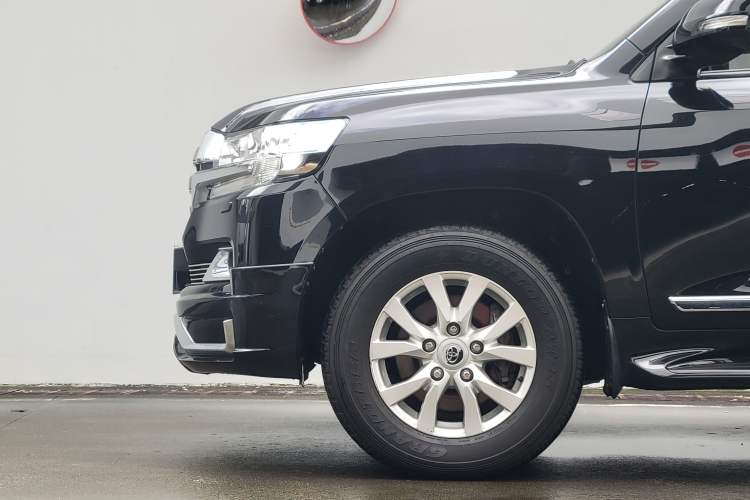 Used Toyota Land Cruiser 2016 4.6L GX-R Middle East Exterior 7