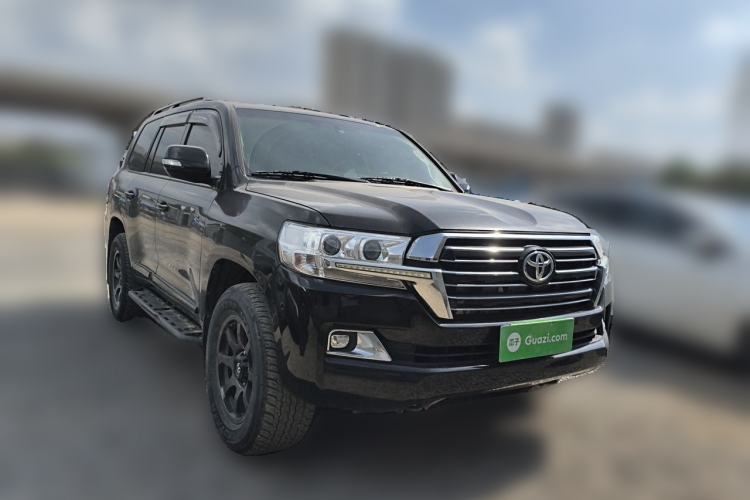 Used Toyota Land Cruiser 2016 4.6L GX-R Middle East Front Right 45 Deg