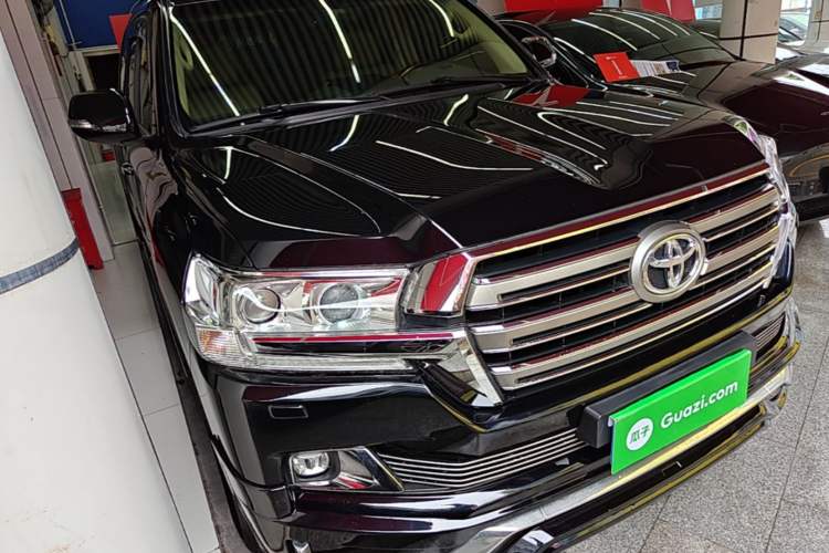 Used Toyota Land Cruiser 2016 4.6L GX-R Middle East Front Right 45 Deg