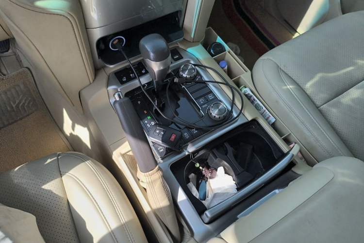 Used Toyota Land Cruiser 2016 4.6L GX-R Middle East Gear Lever