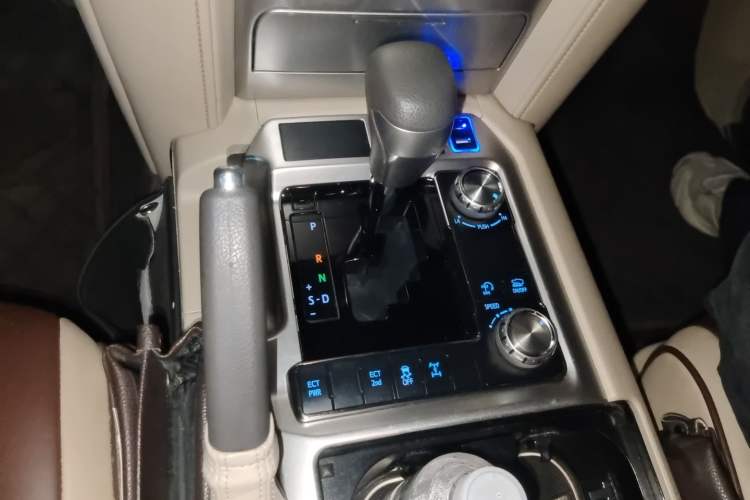 Used Toyota Land Cruiser 2016 4.0L Automatic GX-R Gear Lever