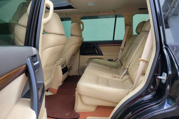 Used Toyota Land Cruiser 2016 4.6L GX-R Middle East Interior 3