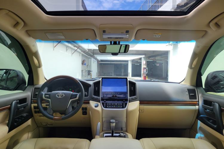Used Toyota Land Cruiser 2016 4.6L GX-R Middle East Interior 4