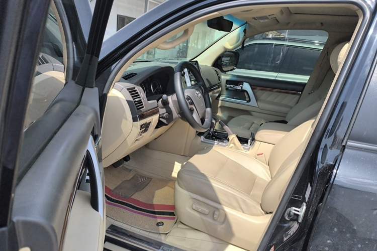 Used Toyota Land Cruiser 2016 4.6L GX-R Middle East Left Front Seat
