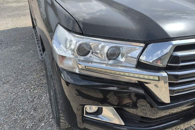 Used Toyota Land Cruiser 2016 4.6L GX-R Middle East Right Front Headlight