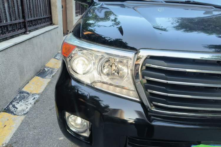 Used Toyota Land Cruiser  Right Front Headlight