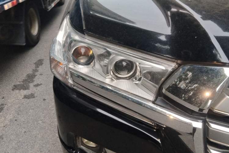 Used Toyota Land Cruiser 2016 4.0L Automatic GX-R Right Front Headlight