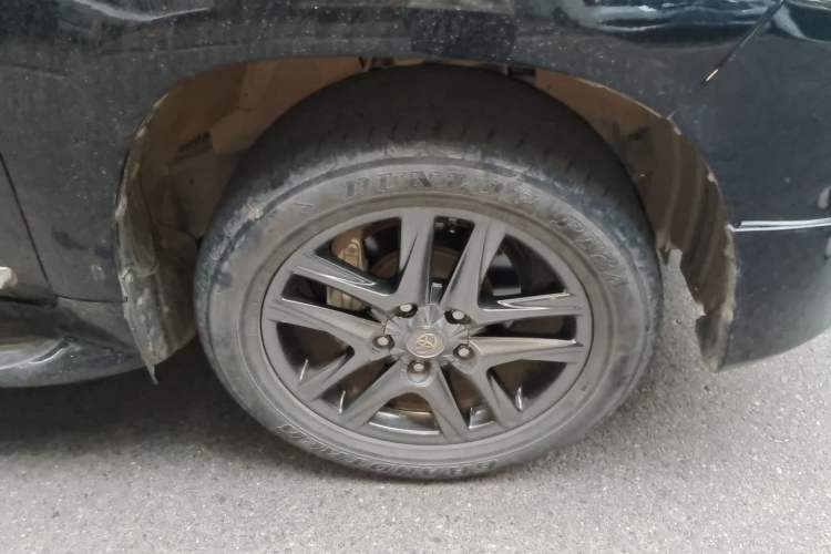 Used Toyota Land Cruiser 2016 4.0L Automatic GX-R Right Front Wheel Hub