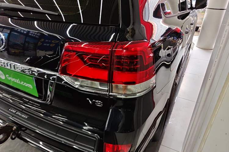 Used Toyota Land Cruiser 2016 4.6L GX-R Middle East Right Rear Taillight