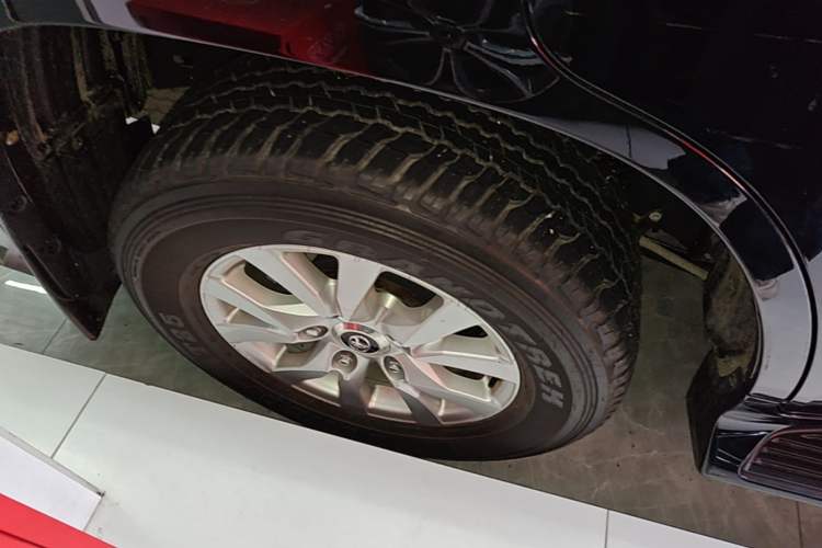 Used Toyota Land Cruiser 2016 4.6L GX-R Middle East Right Rear Wheel Hub