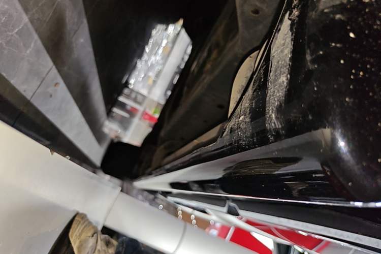 Used Toyota Land Cruiser 2016 4.6L GX-R Middle East Right Side Sill