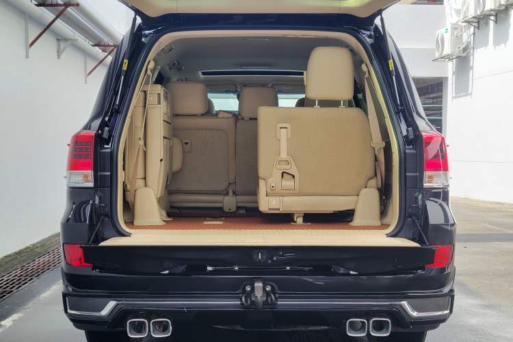 Used Toyota Land Cruiser 2016 4.6L GX-R Middle East Trunk