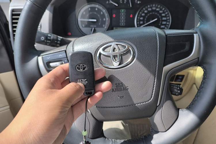 Used Toyota Land Cruiser 2016 4.6L GX-R Middle East Vehicle Key