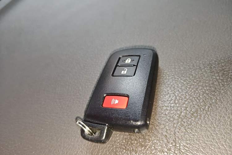 Used Toyota Land Cruiser 2016 4.6L GX-R Middle East Vehicle Key
