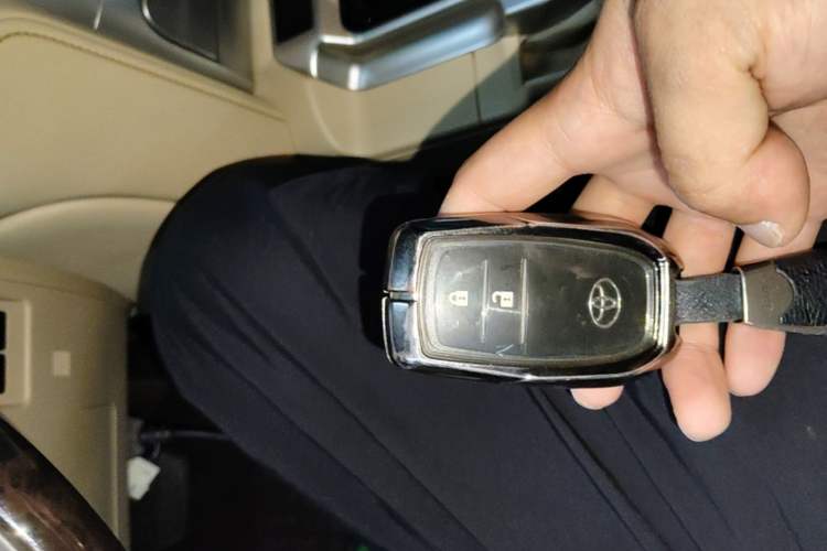 Used Toyota Land Cruiser 2016 4.0L Automatic Transmission Middle East Version Vehicle Key