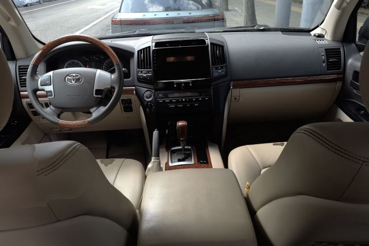 Used Toyota Land Cruiser  Center Console