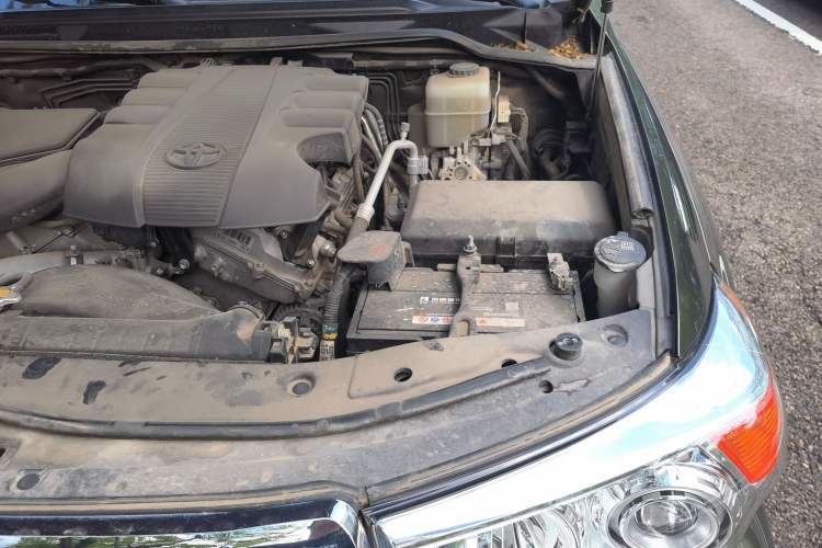 Used Toyota Land Cruiser  Engine Bay Left