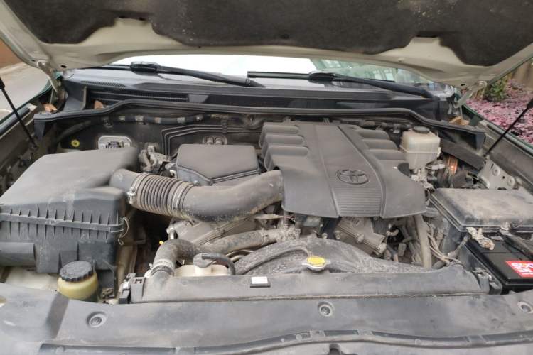 Used Toyota Land Cruiser 2016 4.0L Gasoline 8-Seater Middle East Version Engine Bay