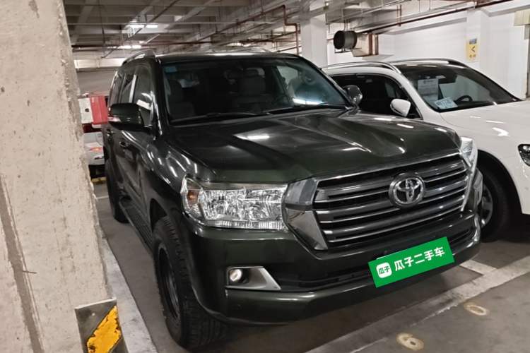 Used Toyota Land Cruiser 2016 4.0L GX 5-Seater U.S. Specification Front Right 45 Deg