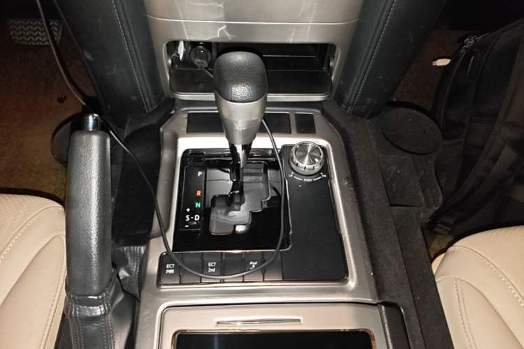 Used Toyota Land Cruiser 2016 4.0L GX 5-Seater U.S. Specification Gear Lever