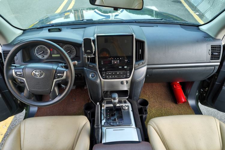 Used Toyota Land Cruiser 2016 4.0L GX 5-Seater U.S. Specification Interior 4