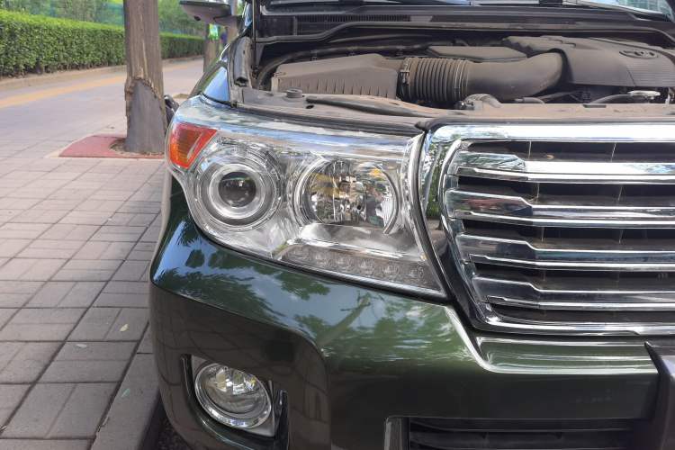 Used Toyota Land Cruiser  Right Front Headlight