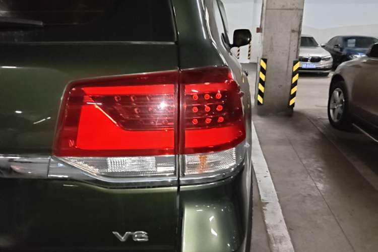 Used Toyota Land Cruiser 2016 4.0L GX 5-Seater U.S. Specification Right Rear Taillight