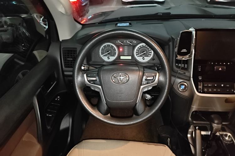Used Toyota Land Cruiser 2016 4.0L GX 5-Seater U.S. Specification Steering Wheel