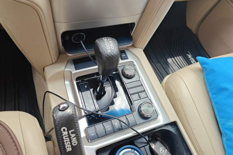 Used Toyota Land Cruiser 2016 4.0L Gasoline 8-Seater U.S. Specification Gear Lever