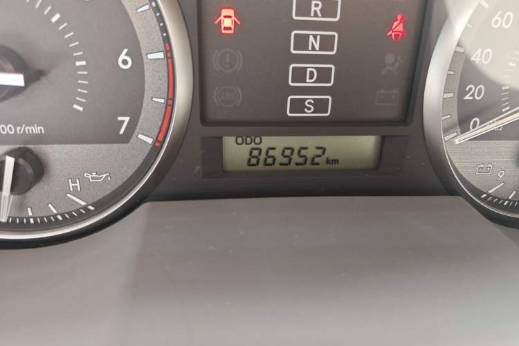 Used Toyota Land Cruiser 2016 4.0L Gasoline 8-Seater U.S. Specification Odometer Close Up