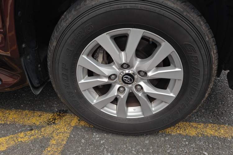 Used Toyota Land Cruiser 2016 4.0L Gasoline 8-Seater U.S. Specification Right Front Wheel Hub