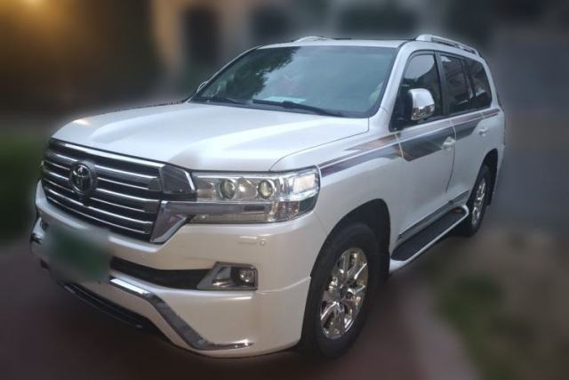 Used Toyota Land Cruiser 2016 4.0L 8‑seat automatic, under‑floor trailer