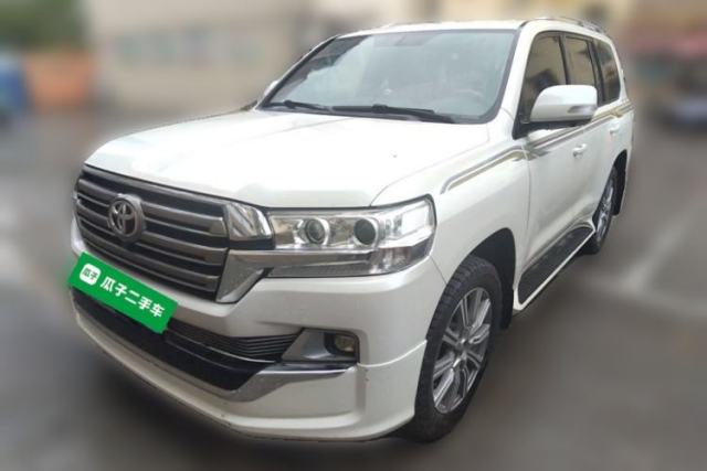 Used Toyota Land Cruiser Toyota Land Cruiser 4.0L automatic five-seater with a rear-mounted spare tire