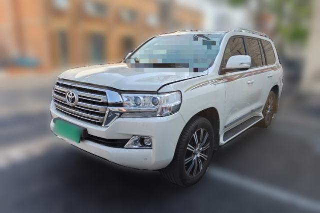 Used Toyota Land Cruiser 2016 5.7 automatic, seven‑seat, V8