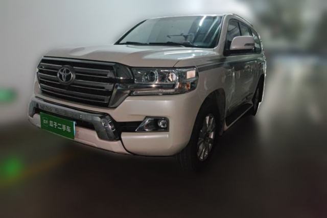 Used Toyota Land Cruiser Toyota Land Cruiser, 2016 model, automatic, 4.0, parallel import, eight seats
