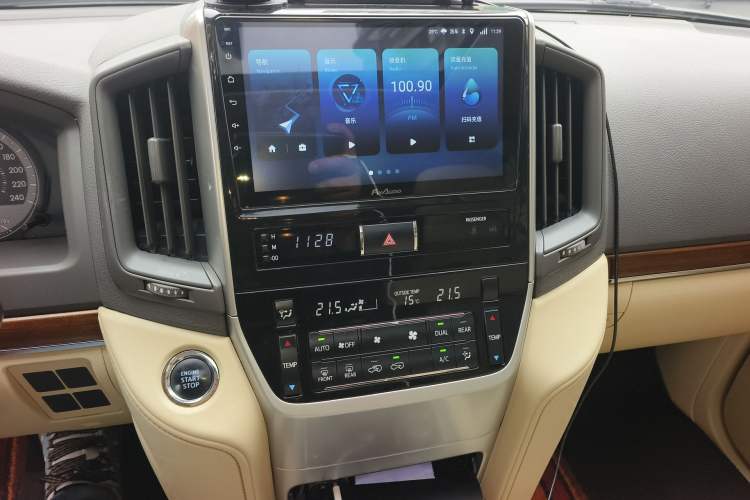 Used Toyota Land Cruiser 2016 4.0L GX 8-Seater U.S. Specification Audio And AC Panel