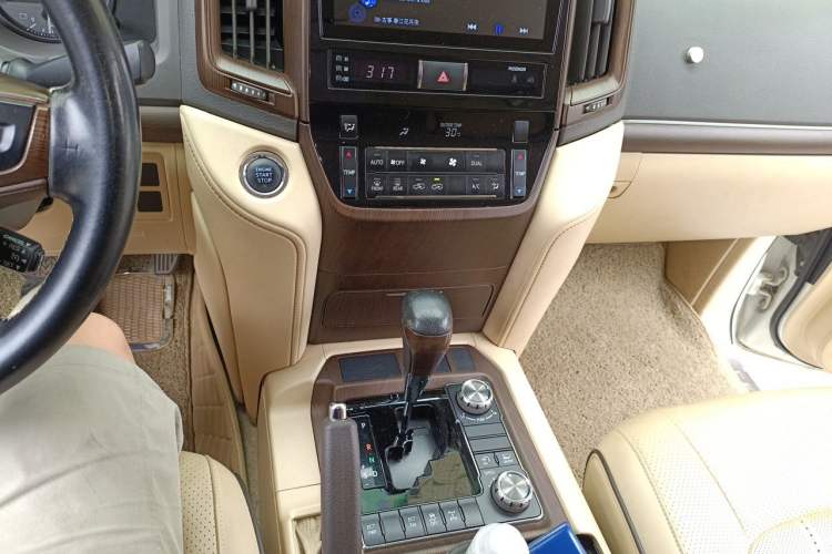 Used Toyota Land Cruiser 2016 4.0L Automatic Parallel Import Version 5 Seats Audio And AC Panel