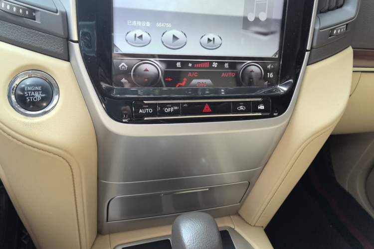 Used Toyota Land Cruiser 2016 4.0L Automatic GX-R Audio And AC Panel