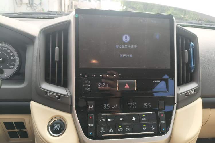 Used Toyota Land Cruiser 2016 4.0 GX-R Dual Fuel Dual Differential – Middle East Audio And AC Panel