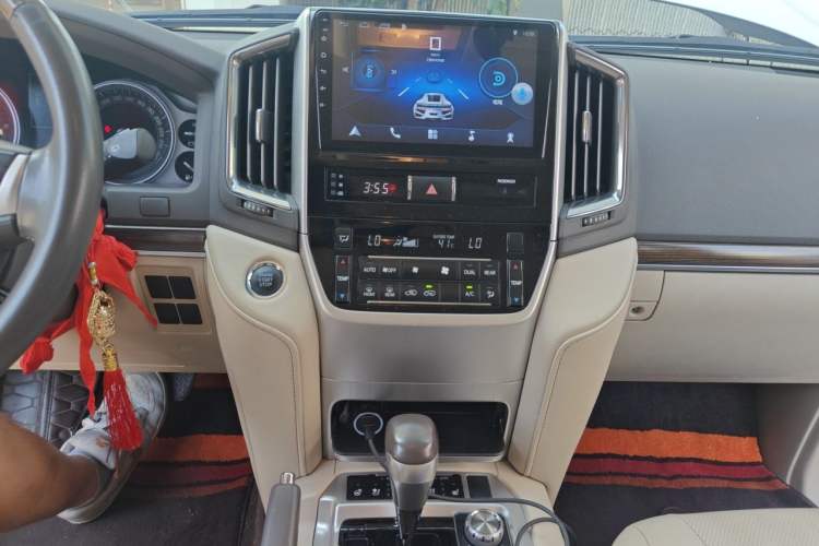 Used Toyota Land Cruiser 2016 4.6L Automatic VX-R Audio And AC Panel
