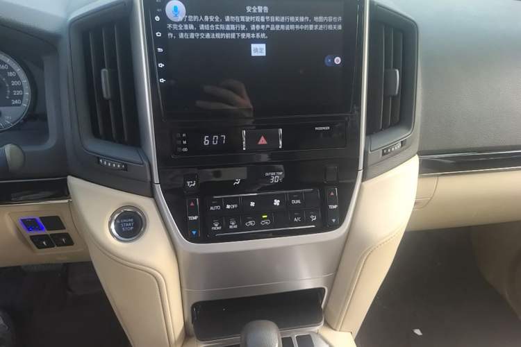 Used Toyota Land Cruiser 2016 4.0 GX-R Dual Fuel Dual Differential – Middle East Audio And AC Panel