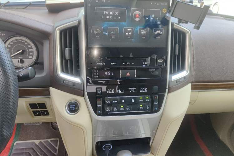 Used Toyota Land Cruiser 2016 4.0L GX-R Dual Differential – Middle East Audio And AC Panel