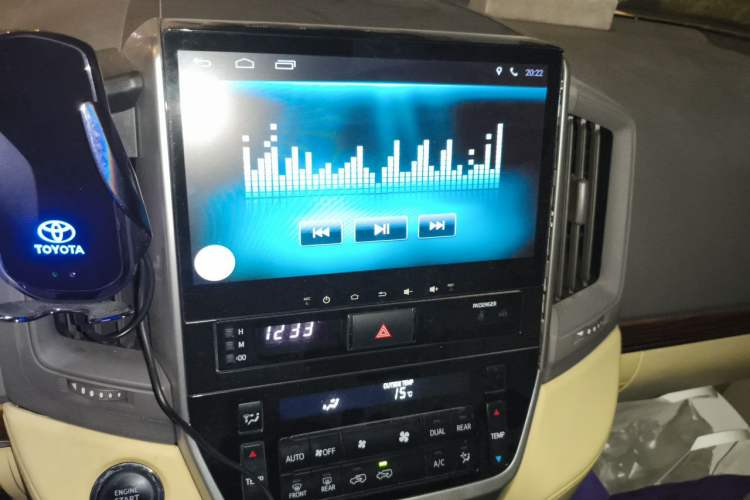 Used Toyota Land Cruiser 2016 4.0 GX-R Dual Fuel Dual Differential – Middle East Audio And AC Panel