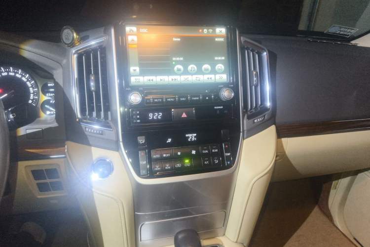 Used Toyota Land Cruiser 2016 5.7L Automatic/Manual Transmission EX-R Middle East Audio And AC Panel