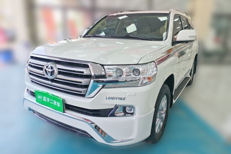 Used Toyota Land Cruiser 2016 Land Cruiser, 4.0-liter engine, eight seats, gasoline, with a sunroof. Guazi used car, China used car export, Used car for sale, Used  cars, Cheapest cars for sale