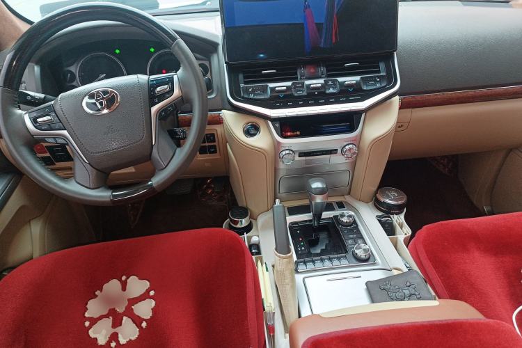 Used Toyota Land Cruiser 2016 4.0 GX-R Dual Fuel Dual Differential – Middle East Center Console